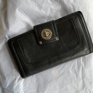 Marc by Marc Jacobs turn lock wallet. Black.